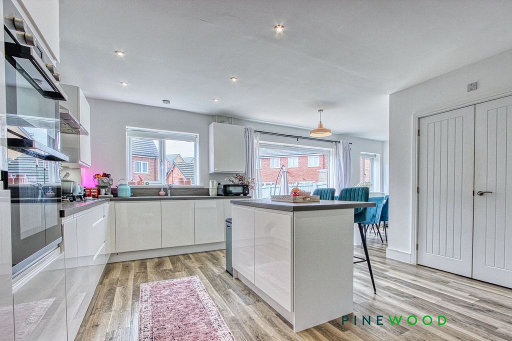 Property photo 2 of 32 Kitchen Diner