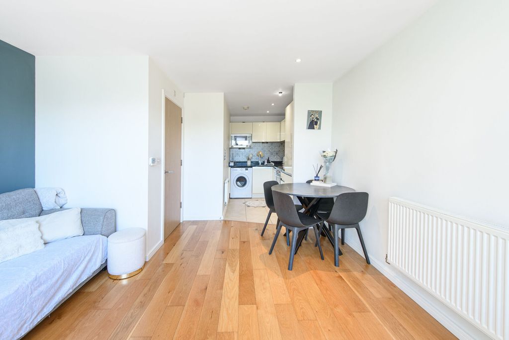 Property photo 2 of 9