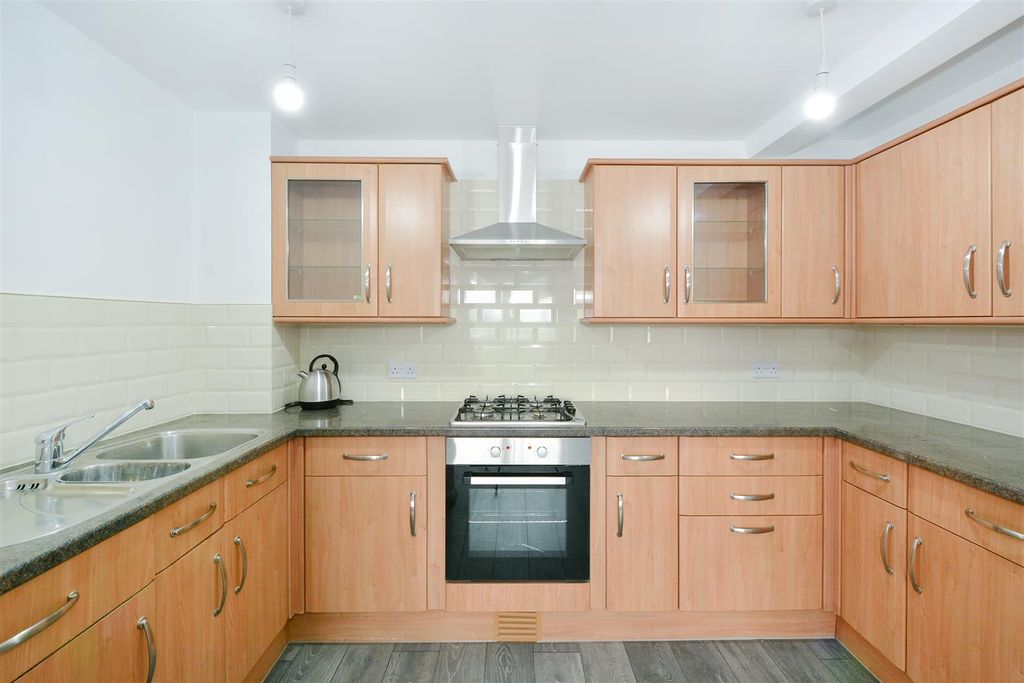Property photo 3 of 14 Kitchen