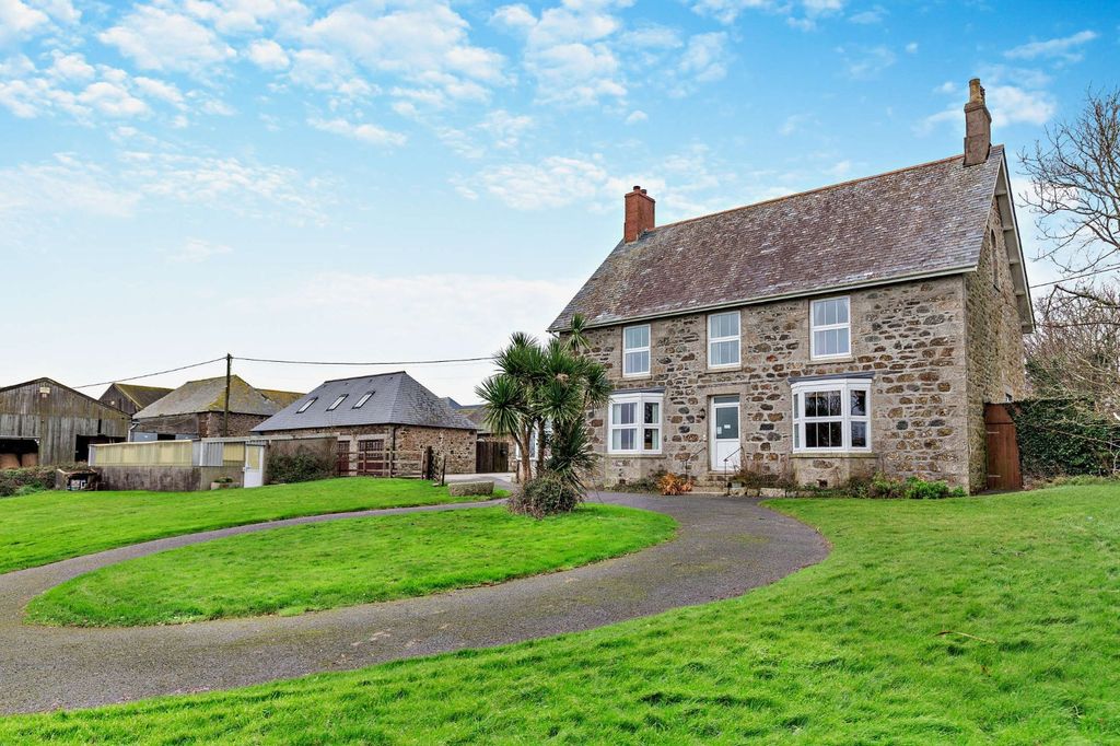 Property photo 3 of 8 Farmhouse