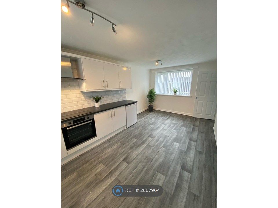 Property photo 2 of 12 Kitchen 1