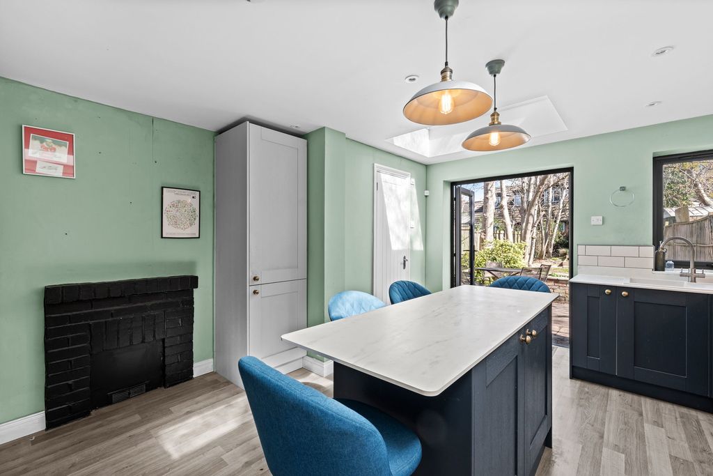 Property photo 3 of 14