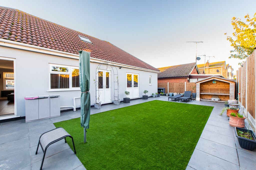 Property photo 1 of 41