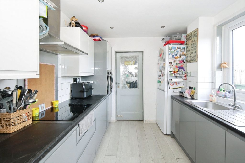 Property photo 3 of 17 Picture No. 06