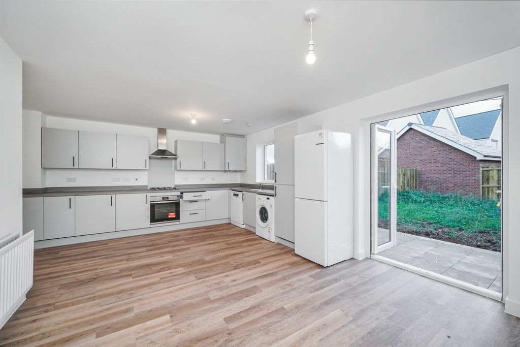 Property photo 2 of 18 20251023091847_Exeter-12-Of-351_Pcnl2