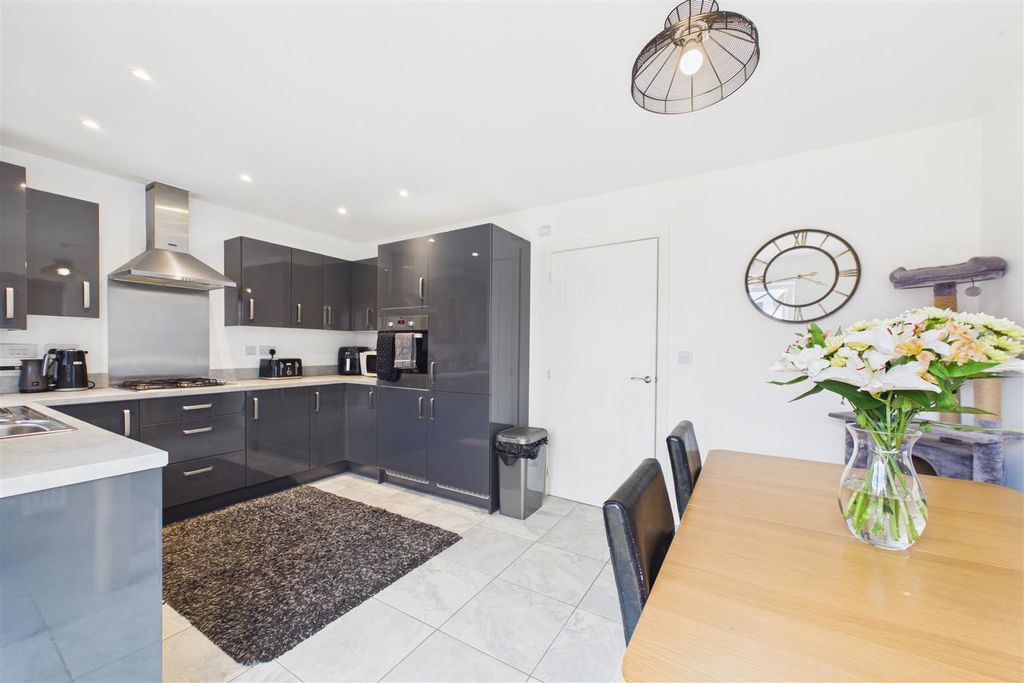 Property photo 3 of 17 Kitchen Diner