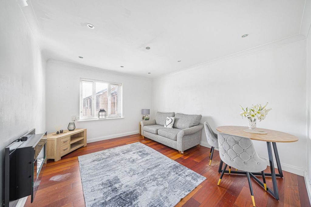 Property photo 1 of 17 Picture No. 05