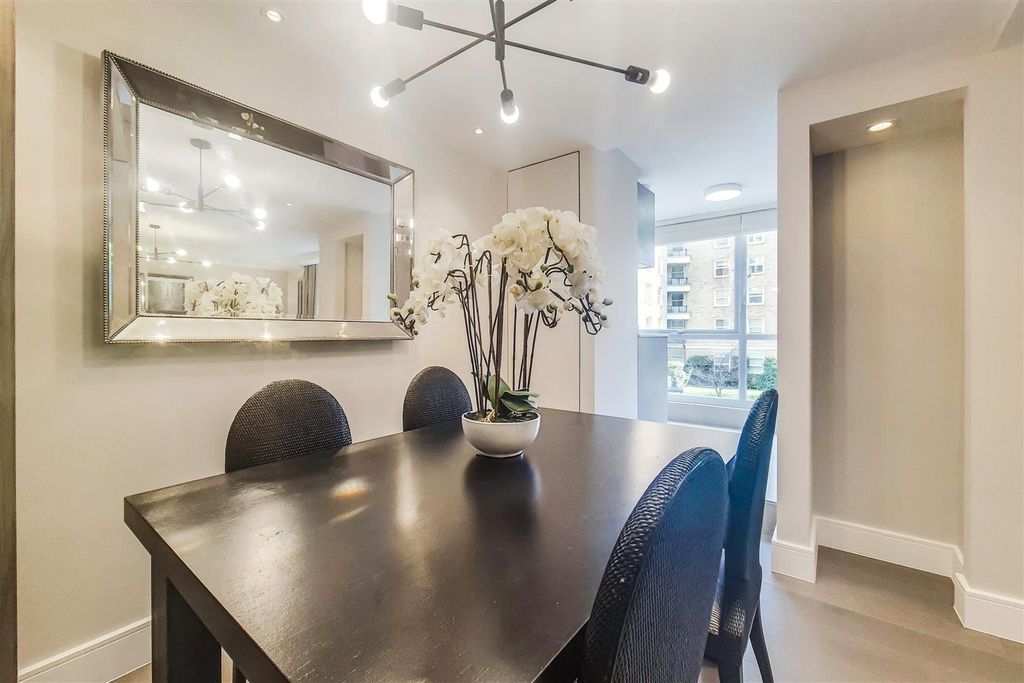 Property photo 3 of 17 2_Dining Room-0.Jpg