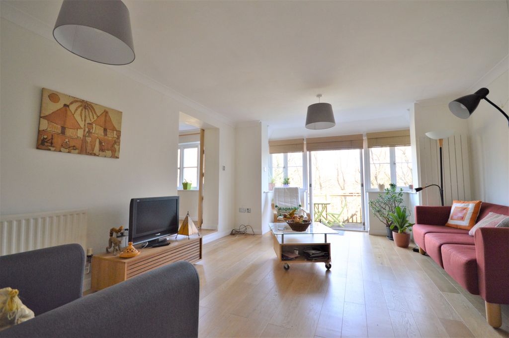 Property photo 2 of 15 Sitting Room