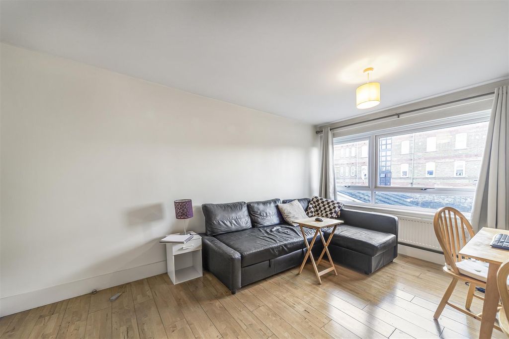 Property photo 2 of 9 Nantes_Close_Eden Harper