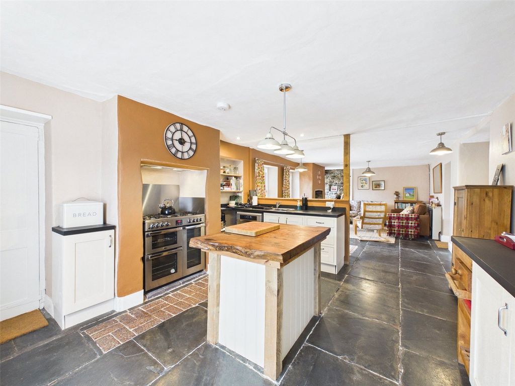 Property photo 3 of 22 Picture No. 04