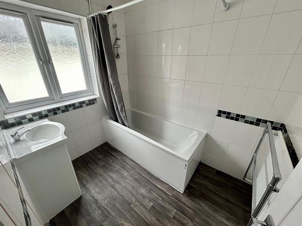 Property photo 3 of 20 Bathroom.Jpg