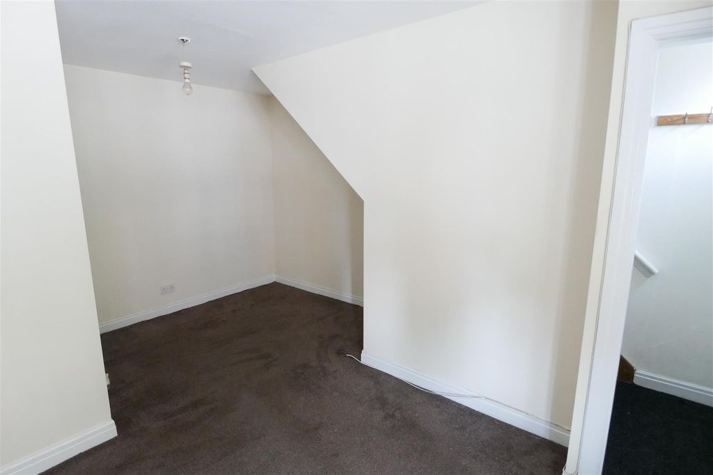 Property photo 3 of 8 Lounge / Dining Room