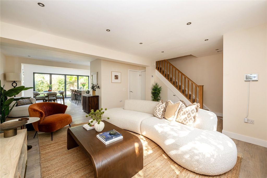Property photo 1 of 18 Living Room