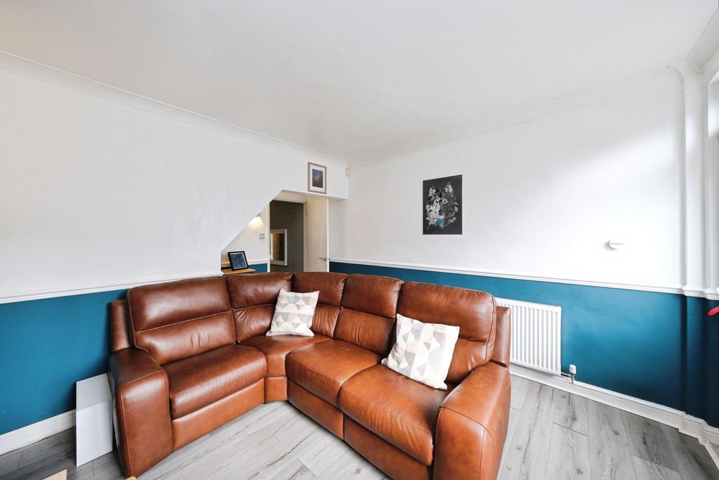 Property photo 3 of 21 Pbox-Img.Jpg