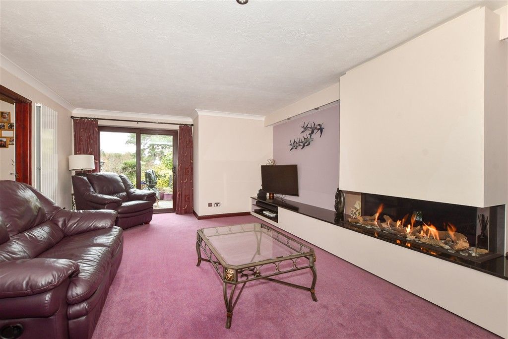 Property photo 3 of 11 Lounge