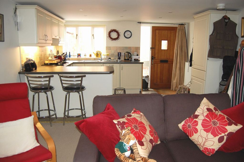 Property photo 3 of 6 Photograph 3