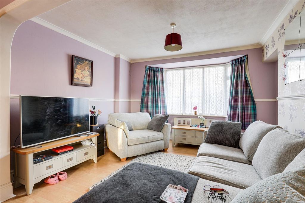 Property photo 2 of 27