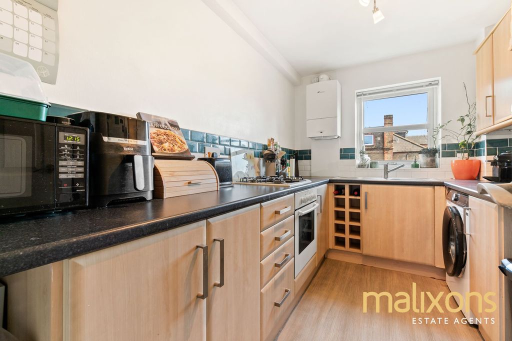 Property photo 2 of 8