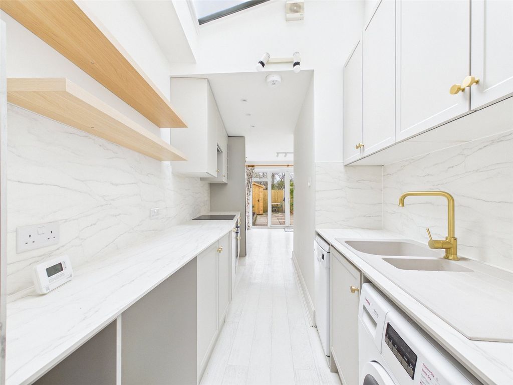 Property photo 2 of 9 Picture No. 12