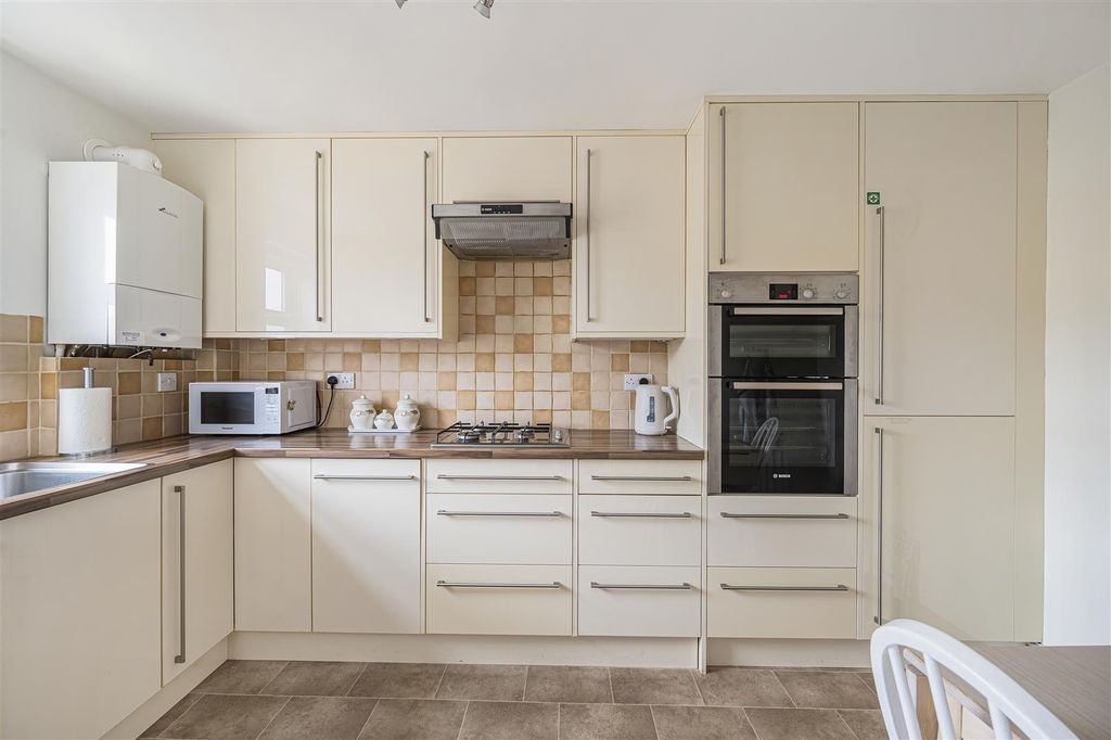 Property photo 3 of 16 Kitchen
