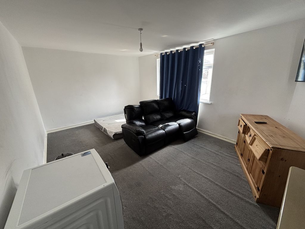 Property photo 2 of 7 Photo 1