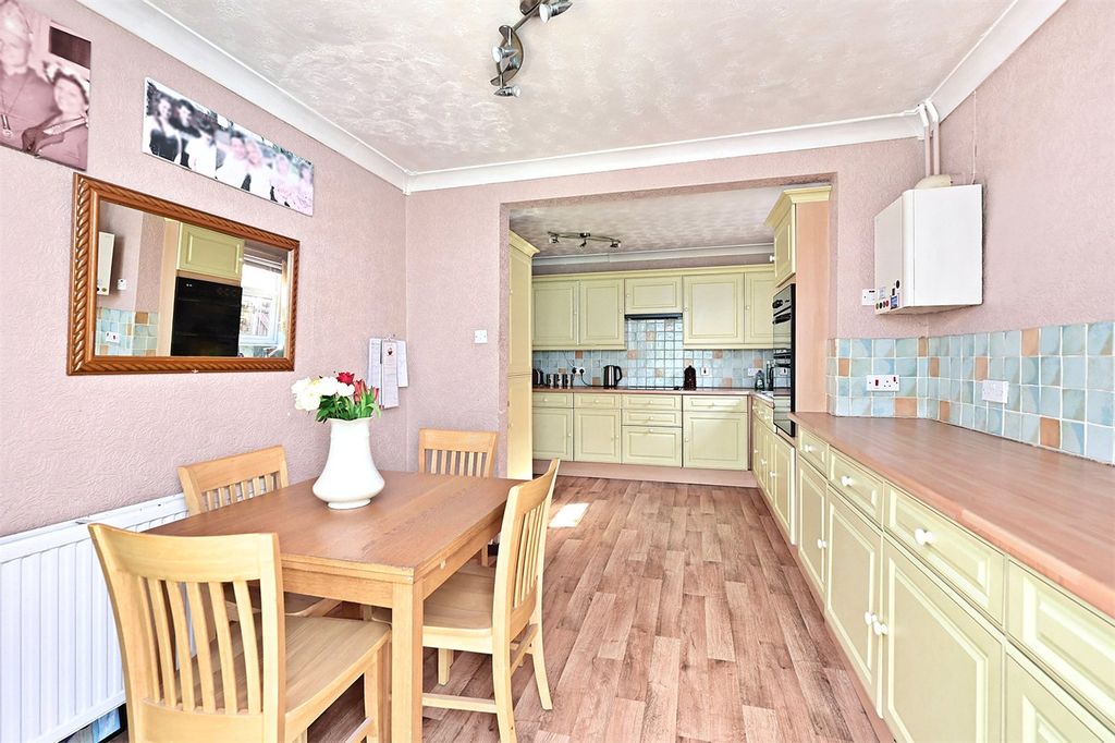 Property photo 3 of 16 Picture No. 13