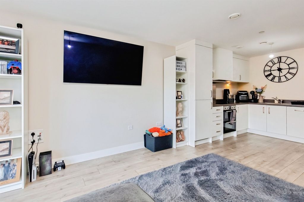 Additional image 4 of 1 bed flat for saleStation Road, Corby NN17