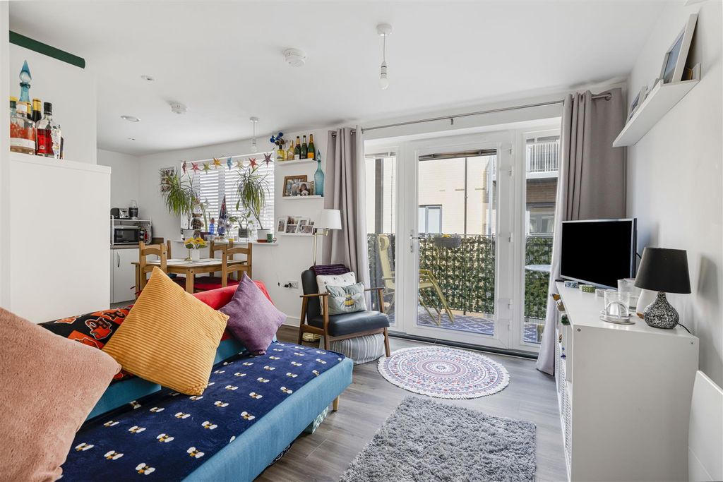 Property photo 2 of 11 Open Plan