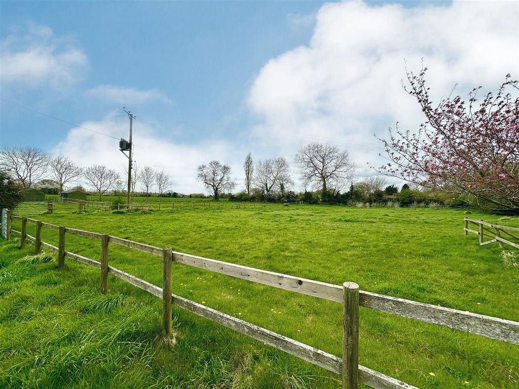 Property photo 3 of 31 Post And Railed Paddocks.Jpg