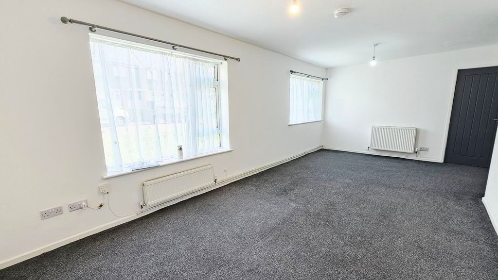 Property photo 3 of 15 Photo 18