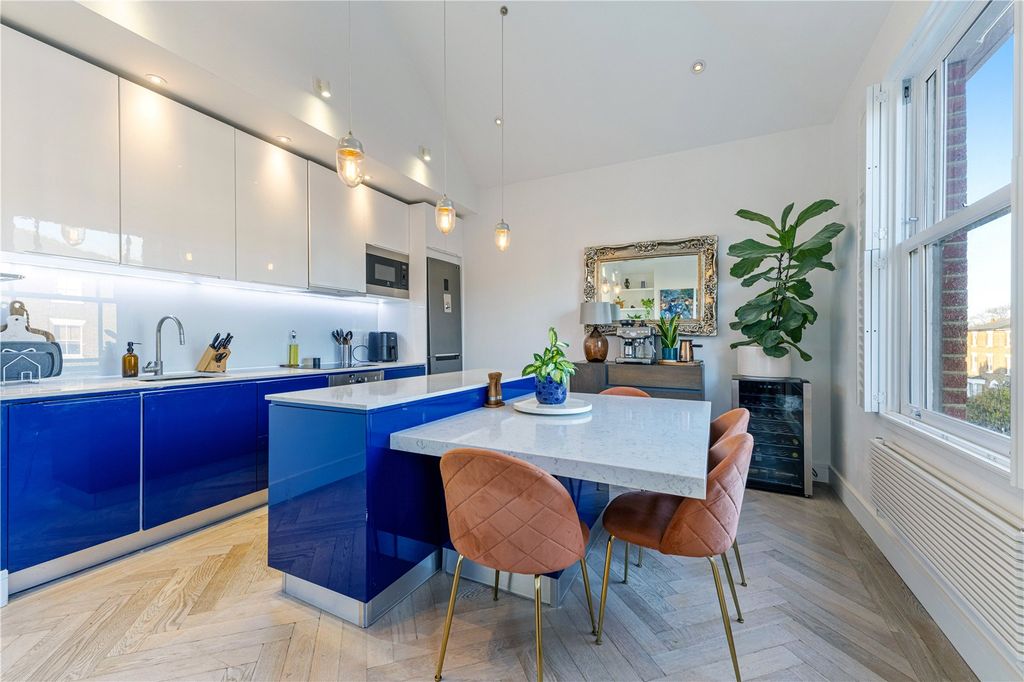 Property photo 3 of 12 Kitchen