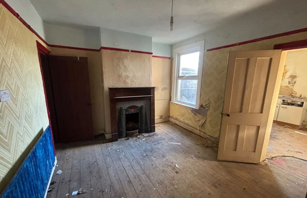 Property photo 3 of 7