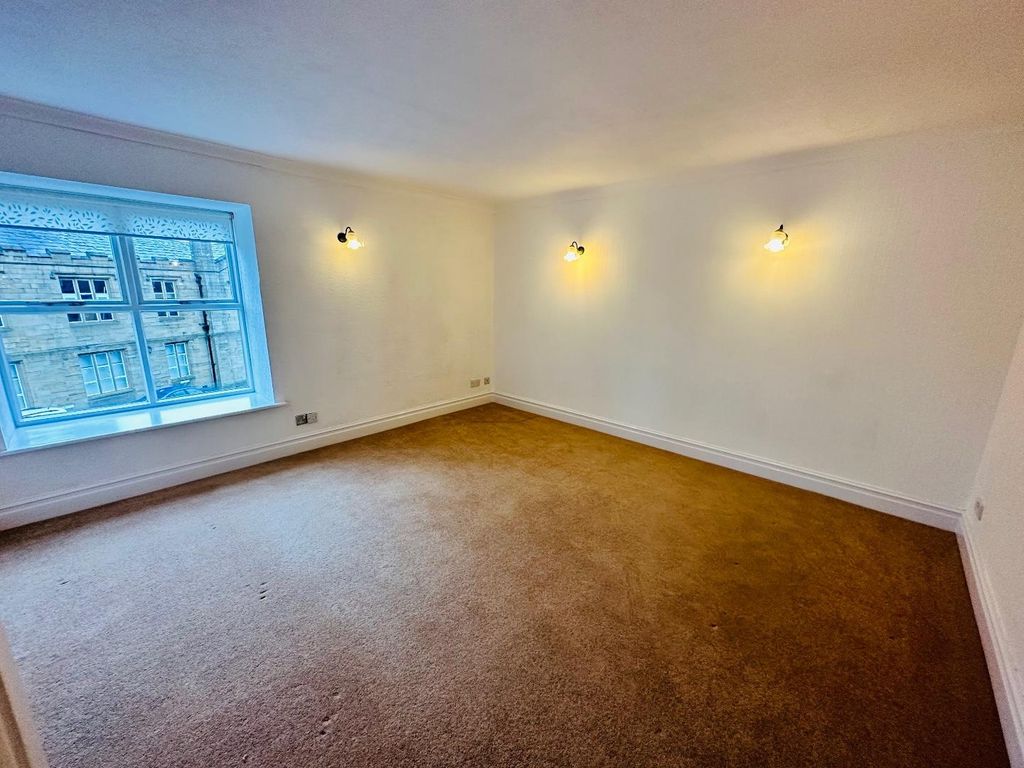 Property photo 3 of 12 Lounge
