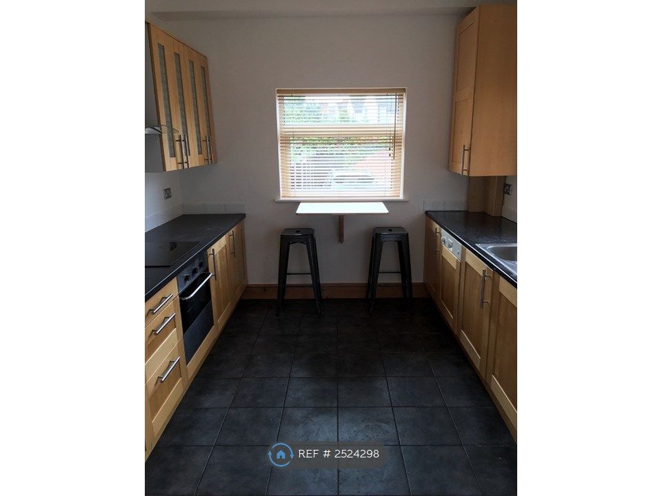 Property photo 2 of 11 Separate Kitchen