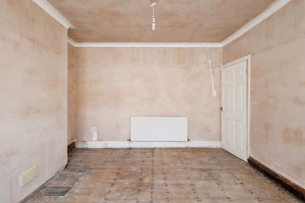 Property photo 3 of 18 Pbox-Img.Jpg