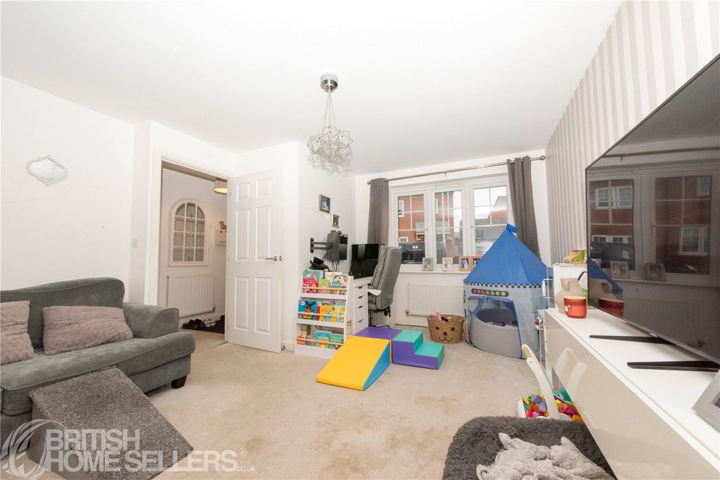 Property photo 2 of 18 Picture No. 23