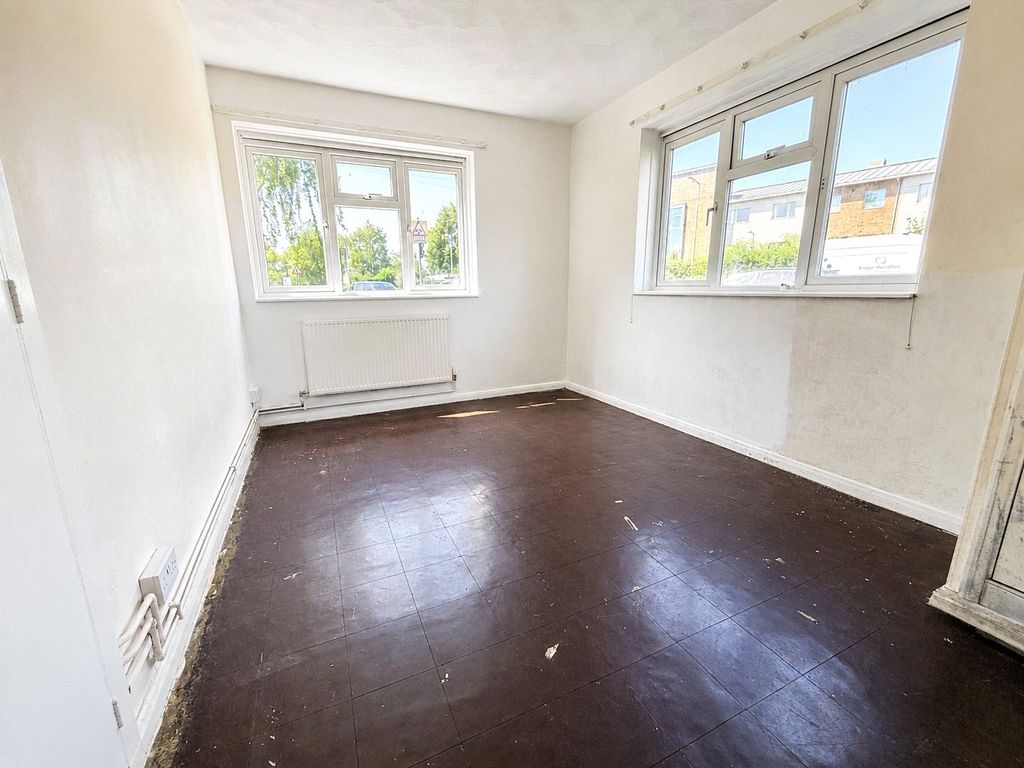 Property photo 3 of 5 3