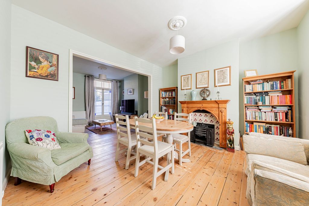 Property photo 3 of 31 Dining Room (4)