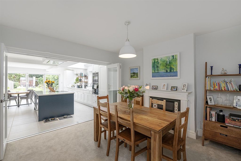 Property photo 2 of 12 21-Harpdenden-Rise-04.Jpg