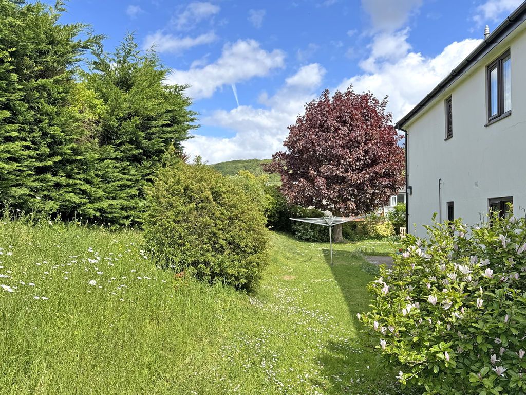 Property photo 1 of 7 Photo 7