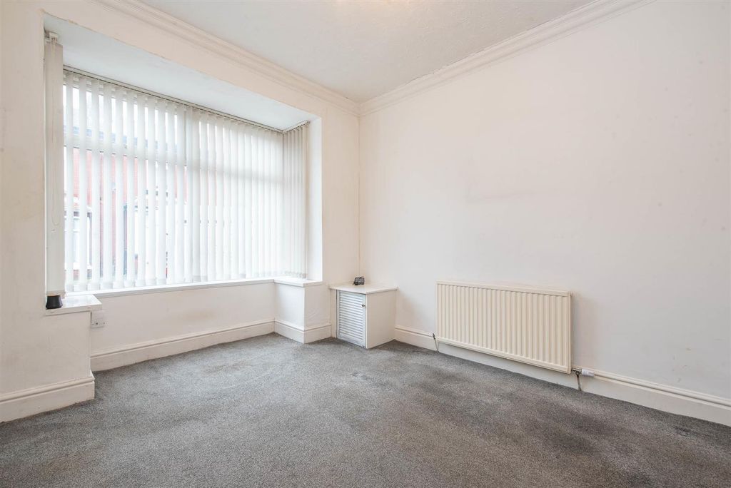 Property photo 2 of 19 Lounge