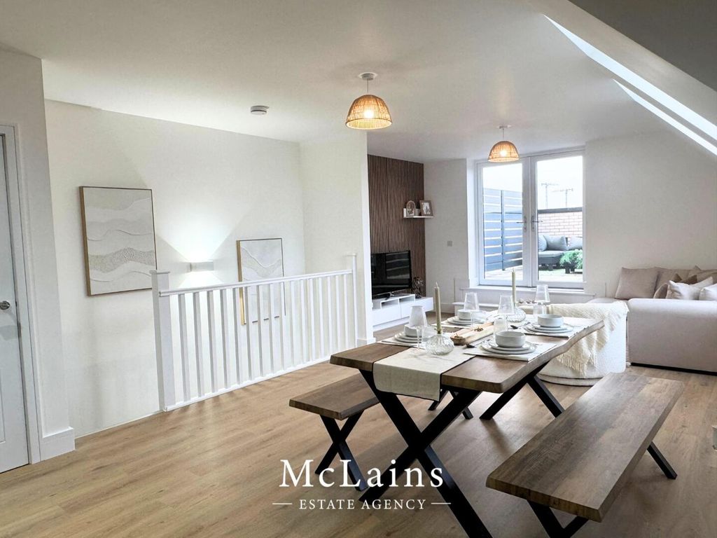 Property photo 2 of 10 Living Room