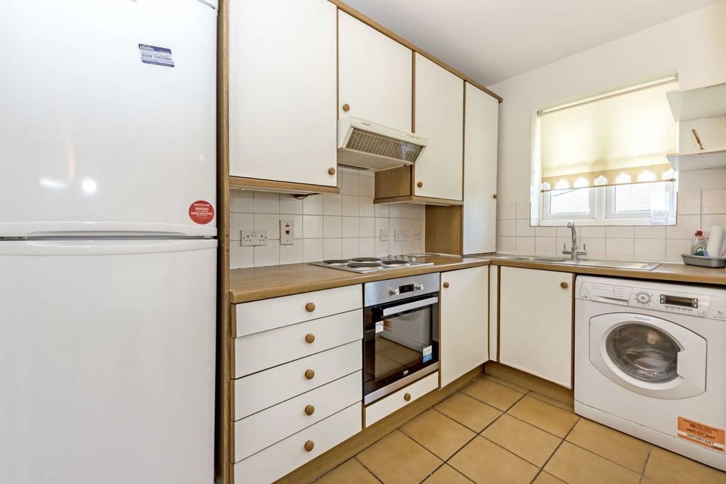 Property photo 3 of 4