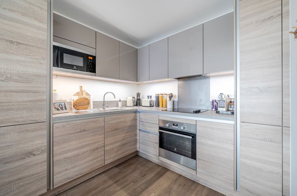 Property photo 2 of 8