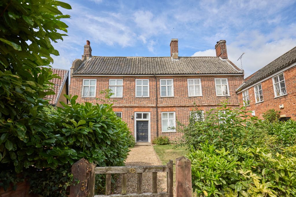 Property photo 2 of 35
