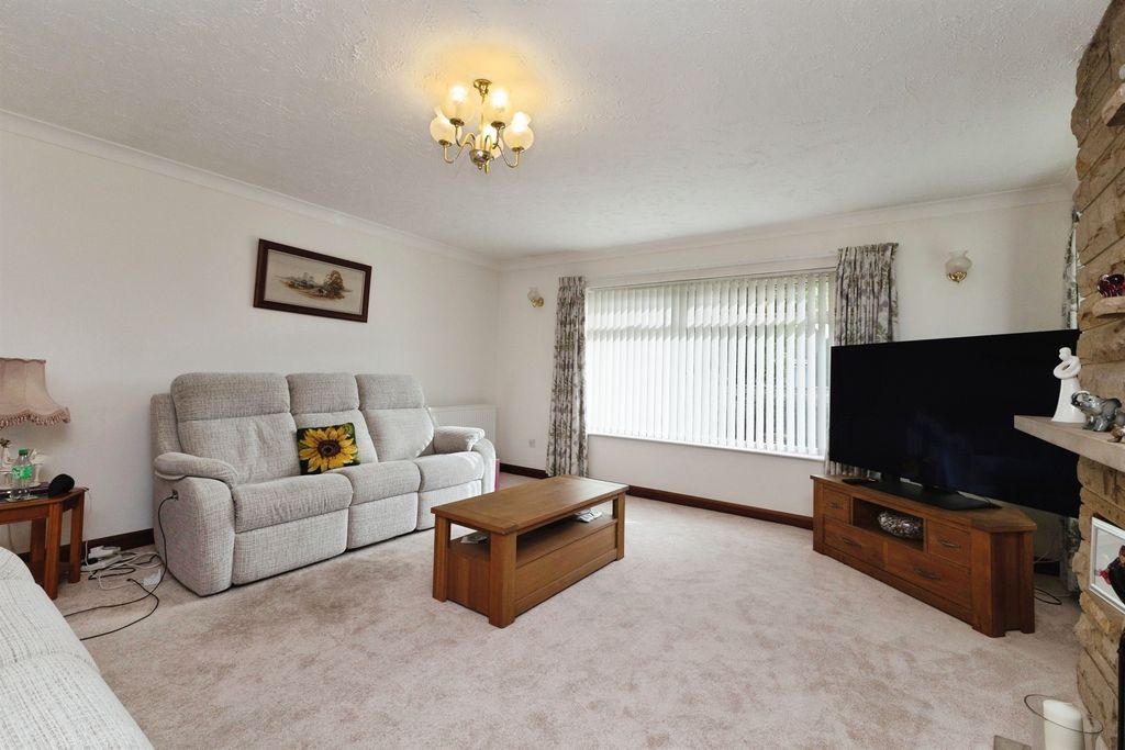 Property photo 2 of 21