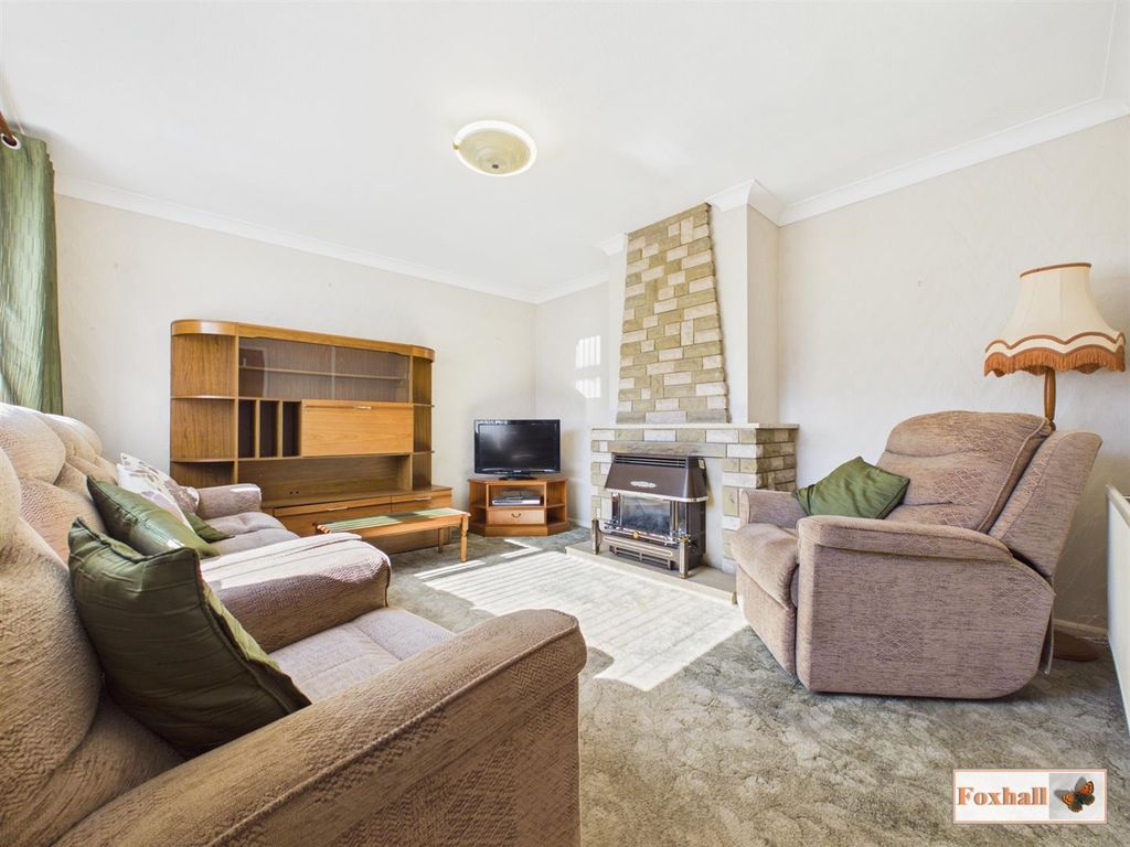 Property photo 2 of 16 Lounge