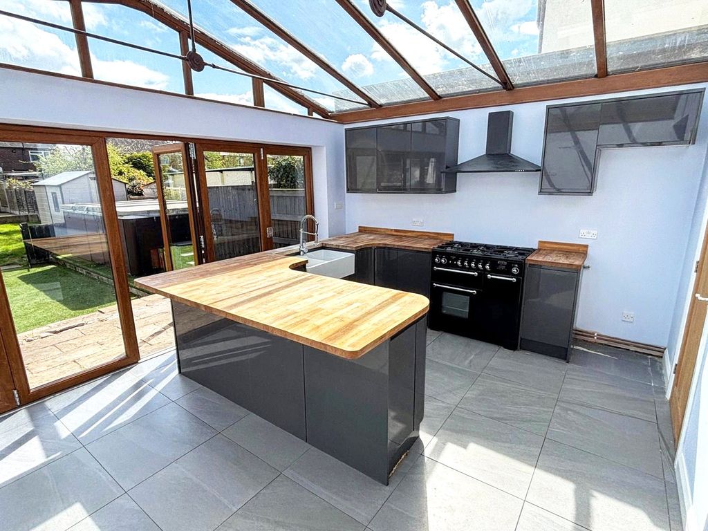 Property photo 2 of 16 Picture No. 37