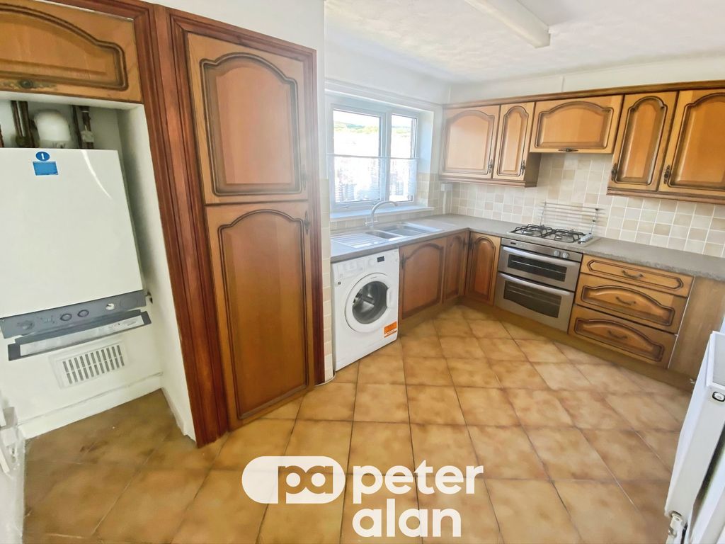 Property photo 2 of 4 Kitchen